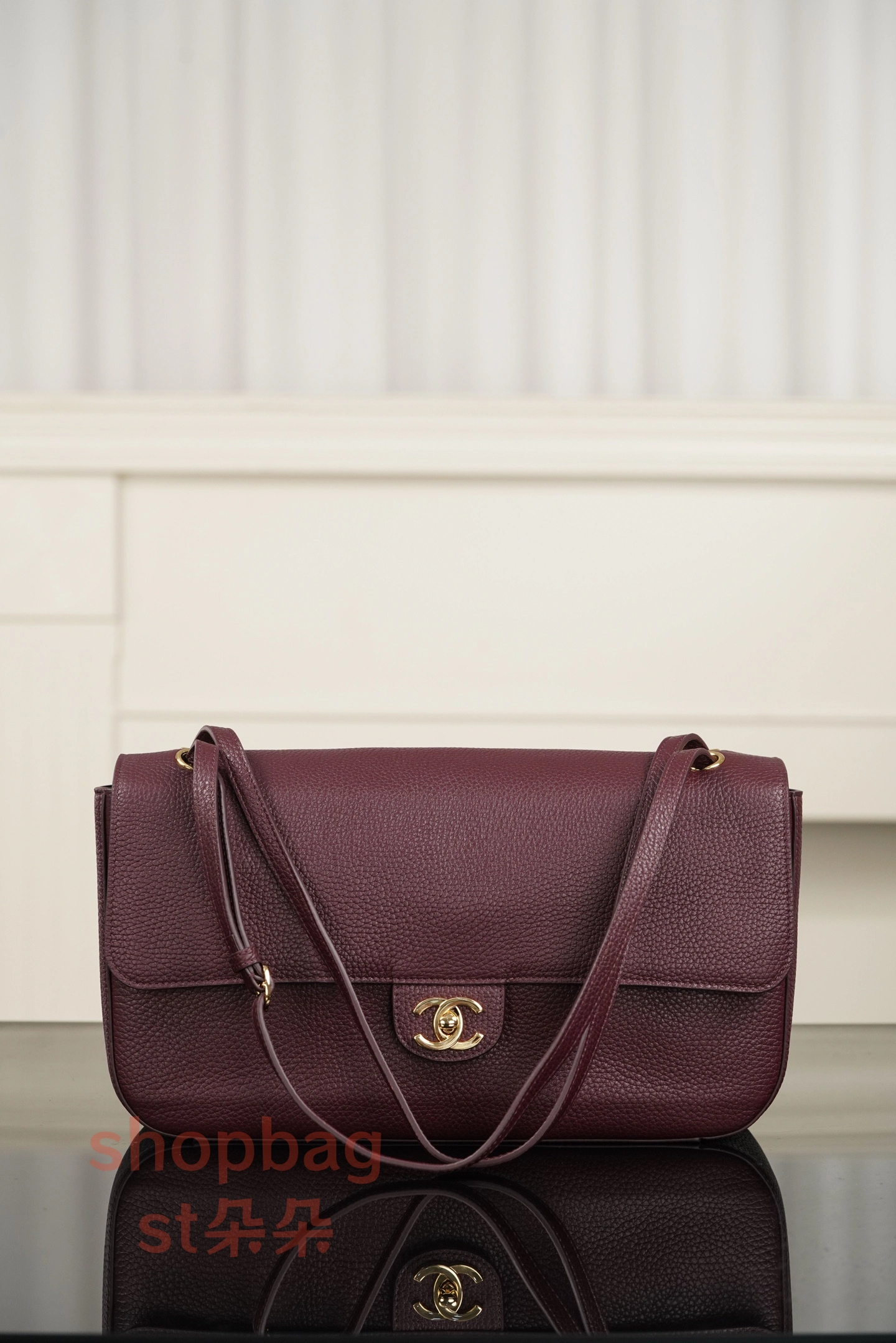 高仿精品包 CHANEL 26S 𝐆𝐃同款CF 大號 紅色金扣 口蓋包包 AS6231 5 高仿精品包 CHANEL 26S 𝐆𝐃同款CF 大號 紅色金扣 口蓋包包 AS6231