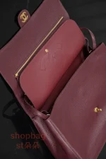 高仿精品包 香奈兒 𝟐𝟔𝐬 𝐆𝐃同款超大𝐂𝐅 𝐌𝐀𝐗𝐈口蓋包 酒紅色 AS6231：圖片 33