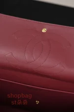 高仿精品包 香奈兒 𝟐𝟔𝐬 𝐆𝐃同款超大𝐂𝐅 𝐌𝐀𝐗𝐈口蓋包 酒紅色 AS6231：圖片 32