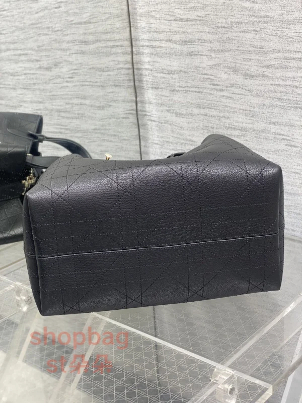 高仿迪奧 Toujours 中號 大籐格紋小牛皮 水桶類型 超能裝 土著包 M2821OCUQ：圖片 8