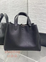 高仿迪奧 Toujours 中號 大籐格紋小牛皮 水桶類型 超能裝 土著包 M2821OCUQ：圖片 4