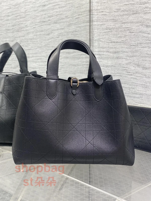 高仿迪奧 Toujours 中號 大籐格紋小牛皮 水桶類型 超能裝 土著包 M2821OCUQ：圖片 4
