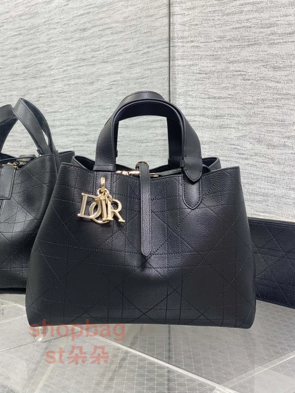 高仿迪奧 Toujours 中號 大籐格紋小牛皮 水桶類型 超能裝 土著包 M2821OCUQ：圖片 2