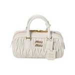 高仿包 MiuMiu Matelassé 新款 褶皺皮革手挽袋