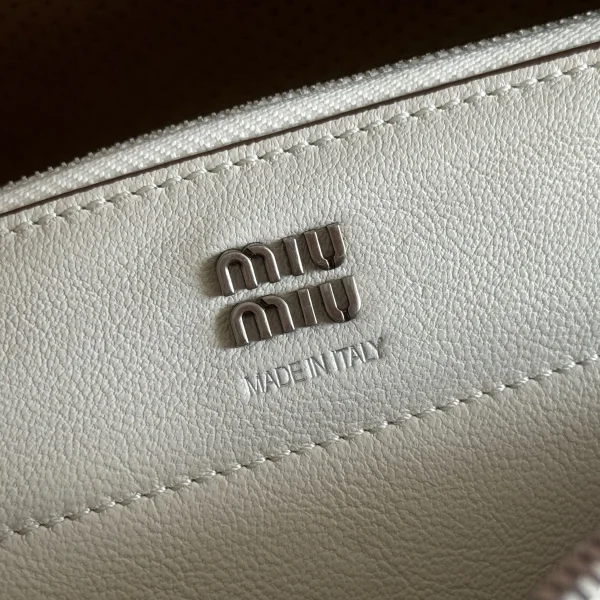 高仿包 MiuMiu Vivant 新款 鏤空皮革手袋 5BB199：圖片 9