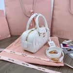 高仿包 MiuMiu Matelassé 新款 褶皺皮革手挽袋：圖片 3