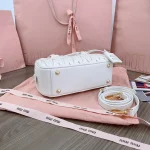 高仿包 MiuMiu Matelassé 新款 褶皺皮革手挽袋：圖片 5