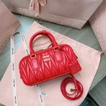 高仿包 MiuMiu Matelassé 新款 褶皺皮革手挽袋：圖片 10
