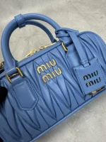 高仿包 MiuMiu Matelassé 新款 褶皺皮革手挽袋：圖片 6