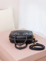 高仿包 MiuMiu Arcadie 新款 輕襯墊皮革手挽袋：圖片 6
