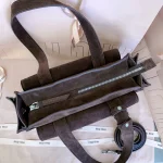 高仿包 MiuMiu Utilitaire 新款 麂皮手挽袋：圖片 9
