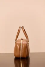 高仿包 MiuMiu Arcadie 新款 輕襯墊皮革手挽袋：圖片 9