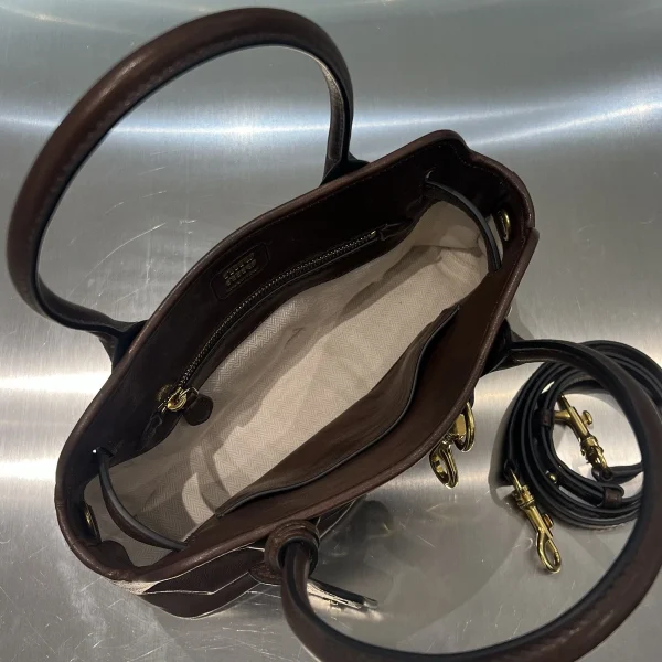 高仿包 MiuMiu Arcadie 新款 輕襯墊皮革手挽袋：圖片 10