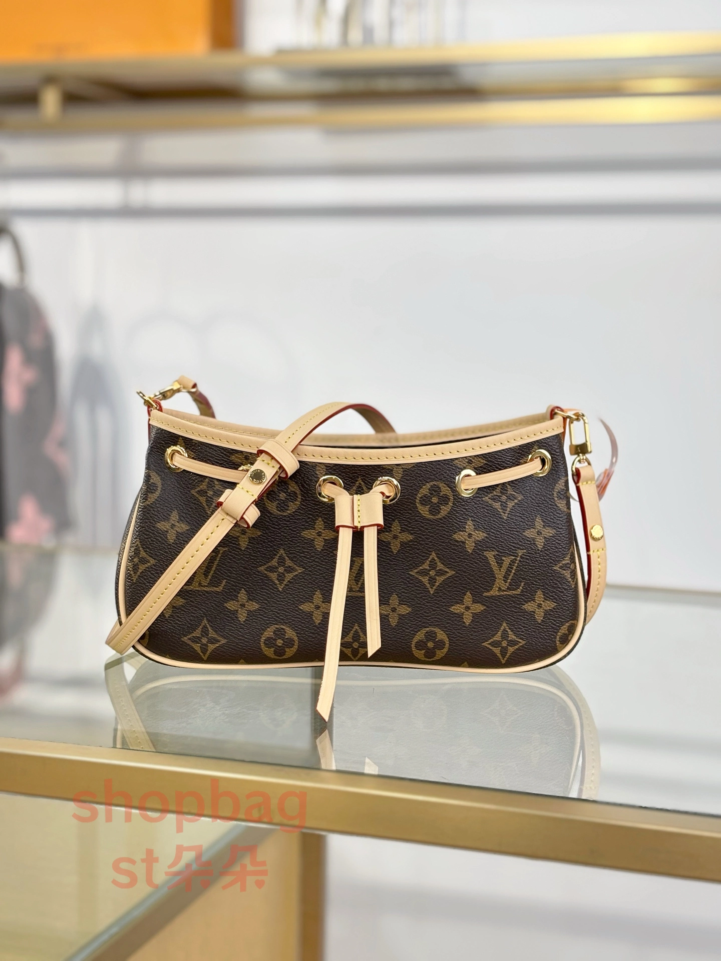 高仿包 LV Nano Frivole Monogram 帆布 老花 斜挎包 M29537 實拍照片