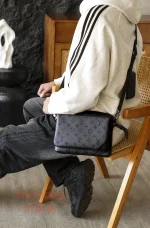 高仿包 LV Trio郵差包 黑花三合一斜挎包 M69443：圖片 24